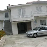 Ivica Lupic Apartman *